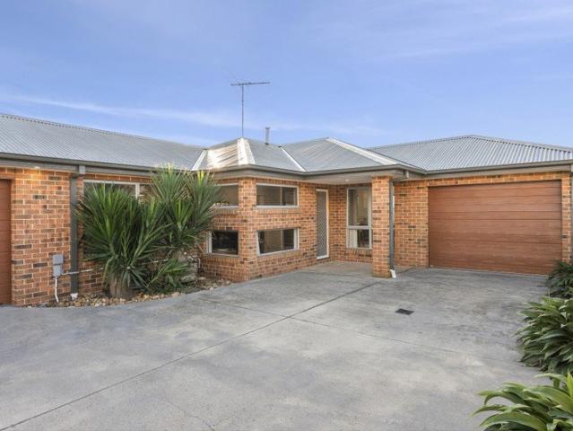 Stroll to Pakington Street, Quality, Private Home Unit