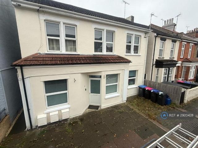 Stromness Place, Southend On Sea, SS2 3 bed flat to rent £1,550 pcm £358 pw