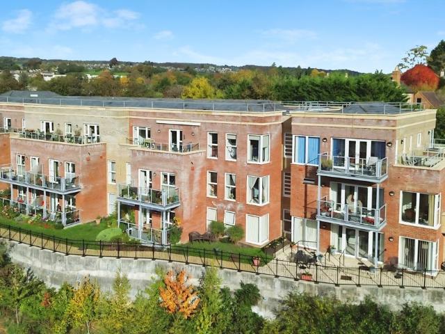 Stroudwater Court, Cainscross Road, Stroud GL5, 1 bed flat to rent, £1,300 pcm | PrimeLocation