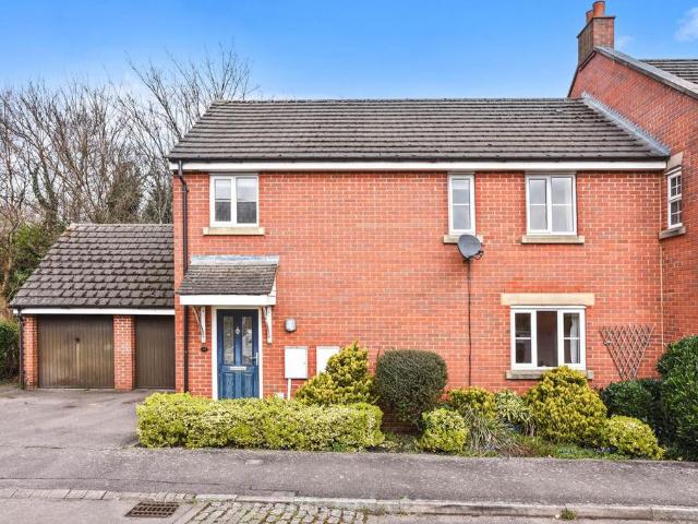 Stroud Close, Banbury OX16 3 bed semi detached house to rent £1,550 pcm £358 pw