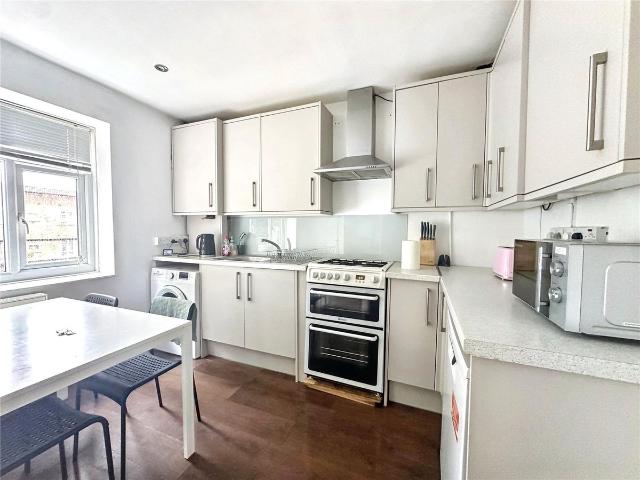 Stroud Crescent, Wandsworth, London SW15, 3 bed flat to rent, £2,600 pcm | PrimeLocation