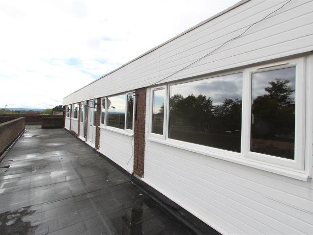 Stroud Avenue, Willenhall 2 bed flat to rent £795 pcm £183 pw