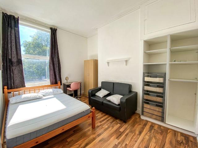 Stroud Green Road, Finsbury Park N4, 2 bed flat to rent, £1,850 pcm | PrimeLocation