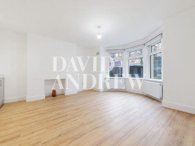 Stroud Green Road, London N4, 2 bed flat to rent, £2,500 pcm | PrimeLocation