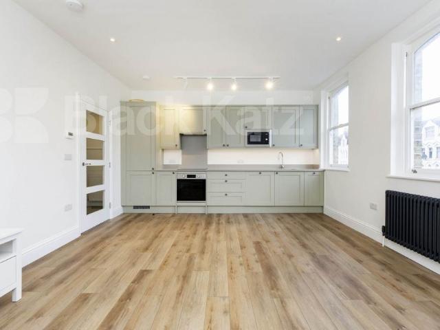 Stroud Green Road, Stroud Green N4, 2 bed flat to rent, £2,600 pcm | PrimeLocation
