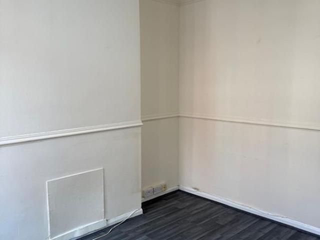 Stroud Road, Leicester LE5, 3 bed end terrace house to rent, £1,200 pcm | PrimeLocation