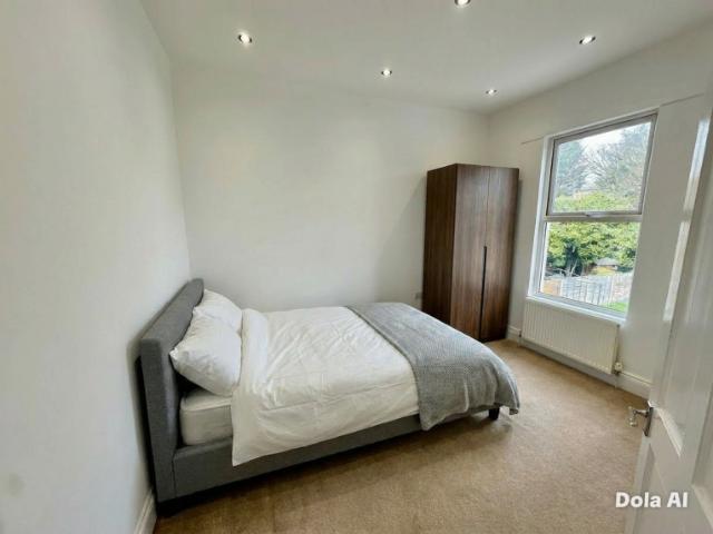 Stroud Road, London SE25 1 bed in a house share to rent £750 pcm £173 pw