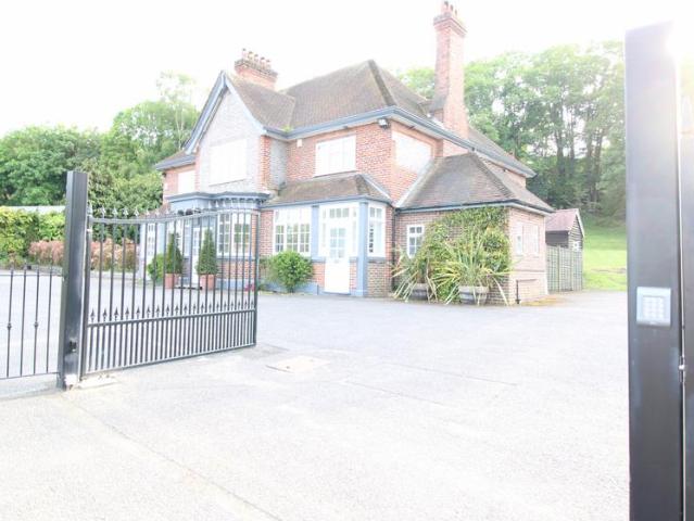 Stroude Road, Virginia Water GU25 9 bed detached house to rent £12,500 pcm £2,885 pw