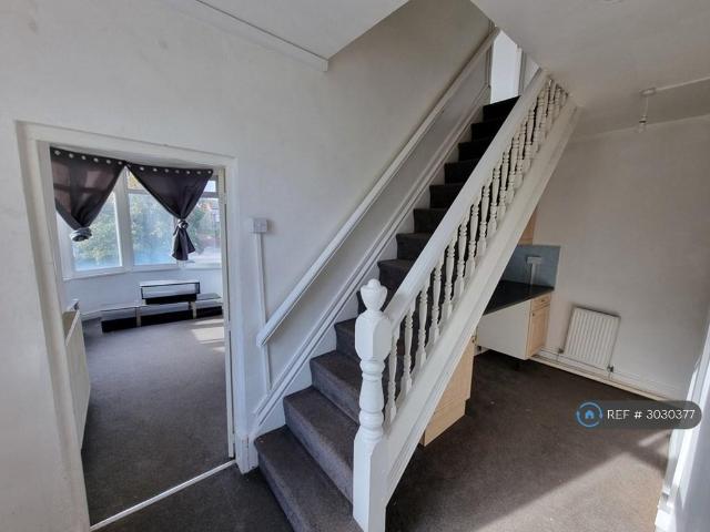 Stuart Street, Leicester, LE3 3 bed flat to rent £1,100 pcm £254 pw