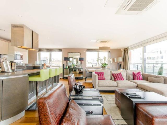Stuart R Stevenson, 68 Clerkenwell Road, London, EC1M 5PU, United Kingdom | 3 bed apartment for rent #138931962 | Rentberry
