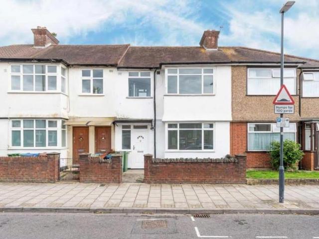 Stuart Road, Harrow HA3 5 bed semi detached house to rent £3,000 pcm £692 pw
