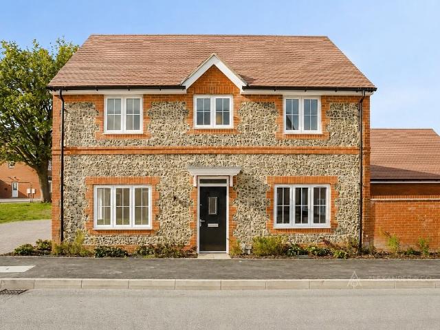 Stubbings Close, Tring, Hertfordshire HP23, 3 bed detached house to rent, £2,100 pcm | PrimeLocation