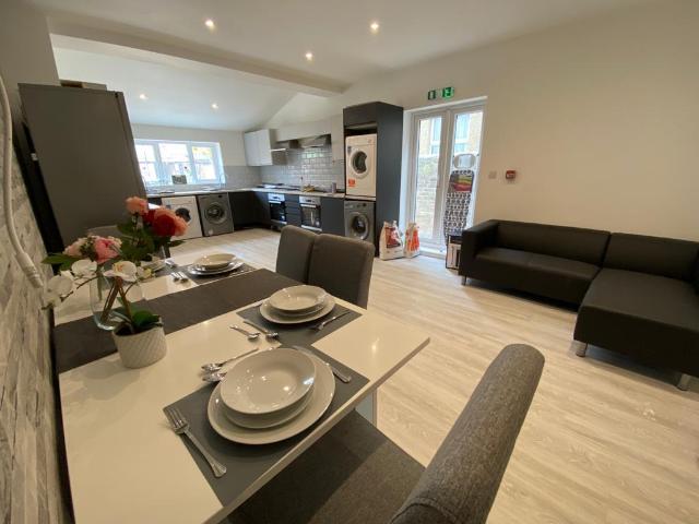 Stubbington Avenue, Portsmouth PO2 7 bed house of multiple occupation to rent £685 pcm £158 pw
