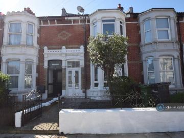 Stubbington Avenue, Portsmouth, PO2 4 bed terraced house to rent £1,950 pcm £450 pw