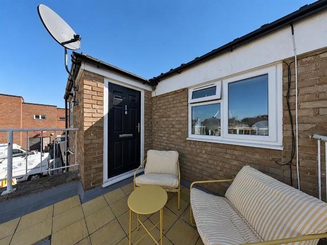 Stubbington Green, Fareham PO14, 2 bed flat to rent, £1,050 pcm | PrimeLocation