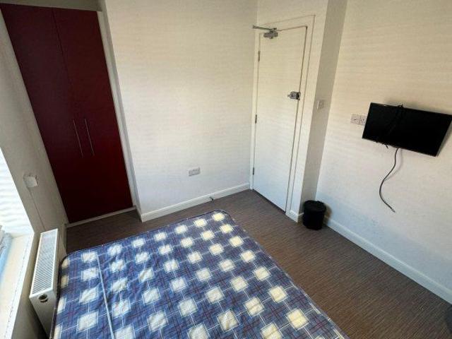Stubbs' Gate, Newcastle, Staffordshire ST5, 4 bed shared accommodation to rent, £455 pppm | PrimeLocation