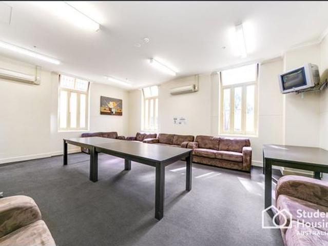 STUDENT ONLY ACCOMODATION Kingsbury Gardens Large Double Studio