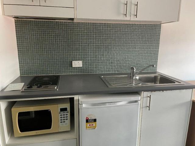 STUDENT ACCOMMODATION ONLY!