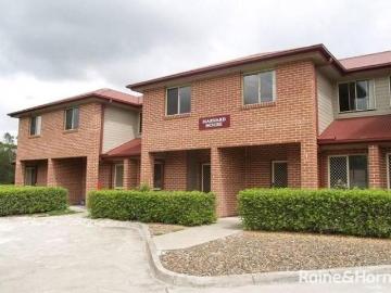 Student Accommodation Spacious, Stylish & Exceptionally Located 3 Bedroom Unit in Churchill