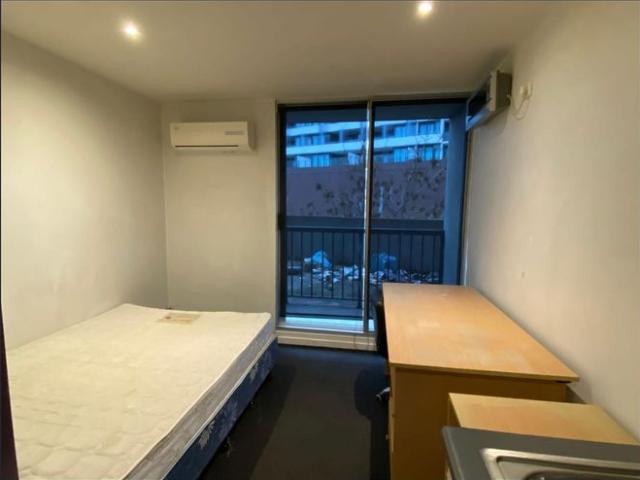 STUDENT ACCOMMODATION WITH BALCONY!