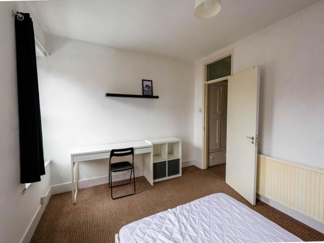 student_apartment for rent in Cottrell Road Roath CF24 3EZ