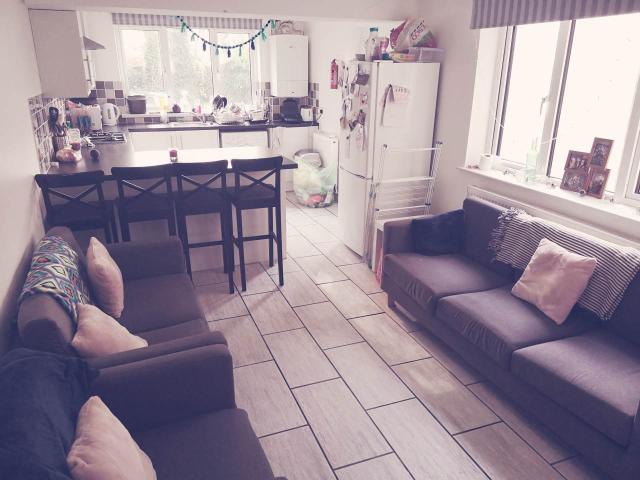 student_apartment for rent in Flora Street Cathays Cardiff CF24 4EQ