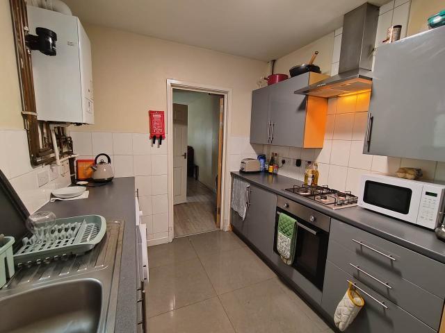 student_apartment for rent in Flora Street Cathays Cardiff CF24 4EQ