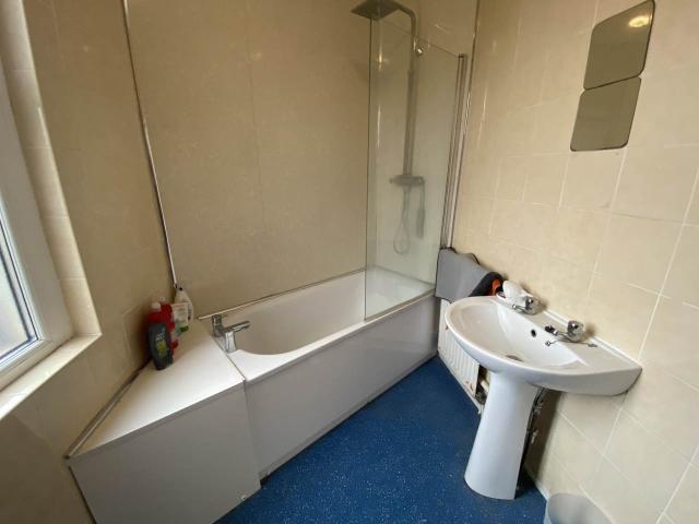 student_apartment for rent in Gelligaer Street Cathays Cardiff CF24 4LA