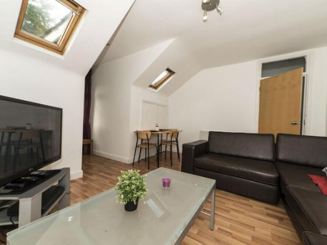 student_apartment for rent in Ladybarn Road, Fallowfield, M14 6WN
