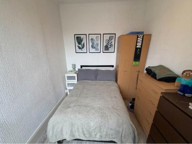 student_apartment for rent in Lisvane Street Cathays Cardiff CF24 4LN