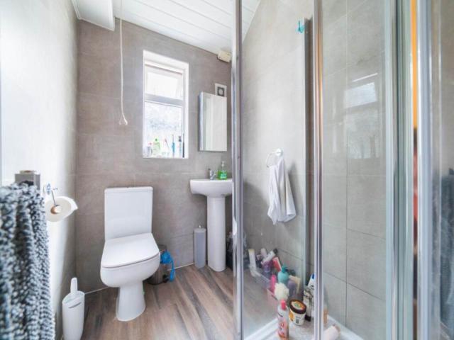 student_apartment for rent in Lisvane Street Cathays Cardiff CF24 4LH