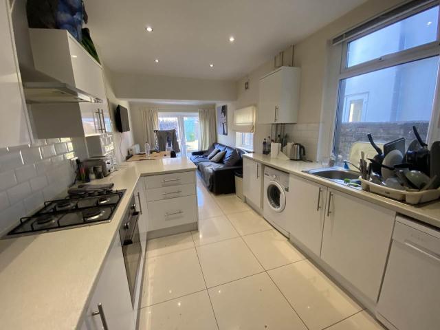 student_apartment for rent in Lisvane Street Cathays Cardiff CF24 4LJ