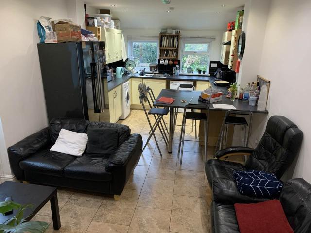 student_apartment for rent in Llanishen Street Heath CF14 3QB