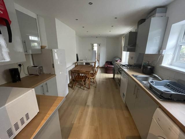 student_apartment for rent in Llantrisant Street Cathays Cardiff CF24 4JE