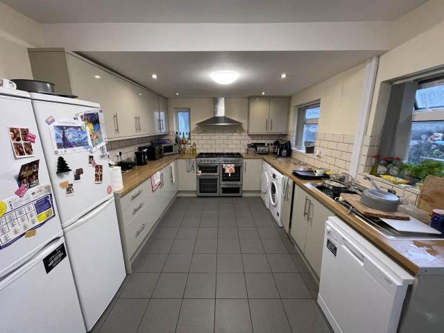 student_apartment for rent in Mackintosh Place Roath Cardiff CF24 4RT