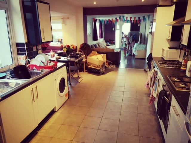student_apartment for rent in Miskin Street Cathays Cardiff CF24 4AR