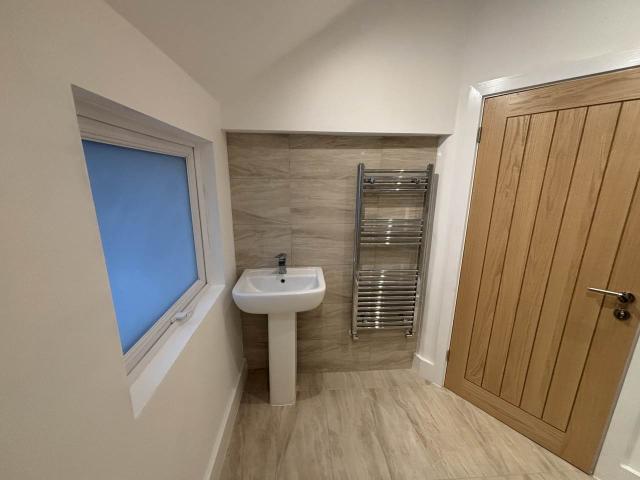 student_apartment for rent in Summerfield Avenue Heath Cardiff CF14 3QA