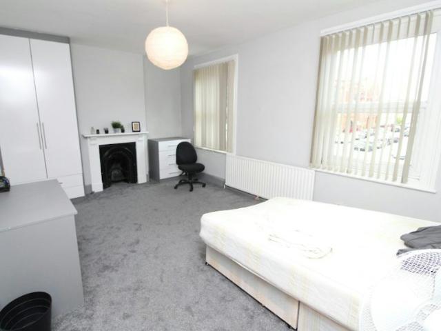 student_apartment in Erleigh Road, Reading, RG1