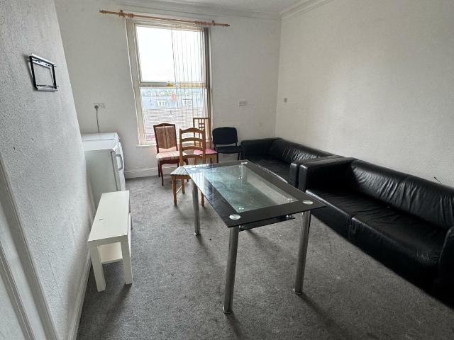 student_apartment in Hyde Park Road, LS6