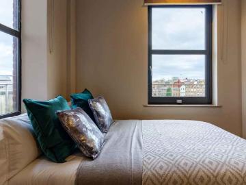 Student Castle Reading, Reading Has an Apartment