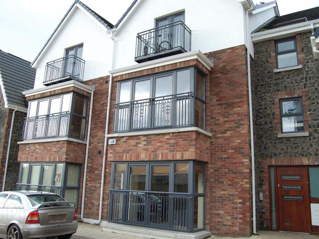 STUDENT LET 2027/28 37 Montague Court Portstewart, BT55 7TE