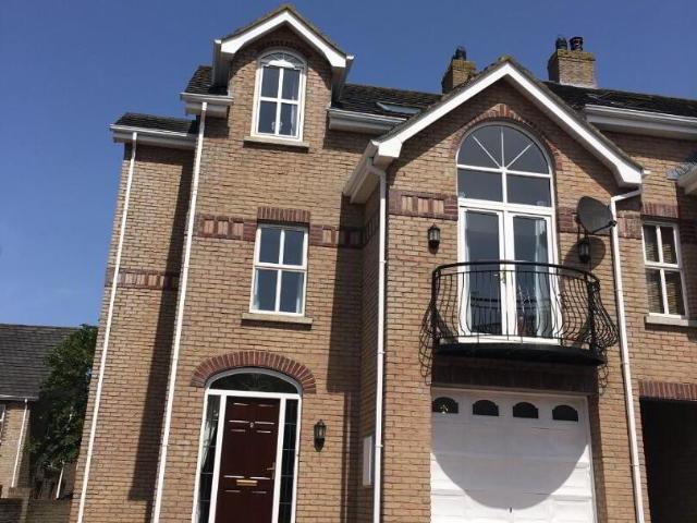 STUDENT LET 2027/28 9 Millstone Grove Portstewart, BT55 7GS