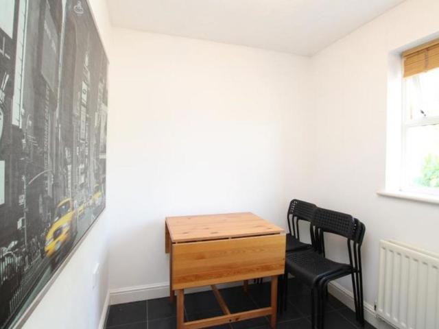 STUDENT PROPERTY * BILLS INCLUDED Rooms to rent in a 6 student property 5 min walk from University of the West of England. Move in August/September 2026