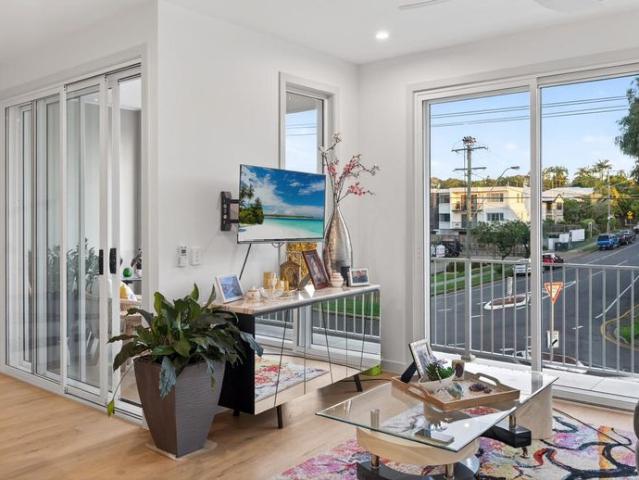 Student Rooms Available in Yeronga – Bills Included | $350/Week Including Continental Breakfast