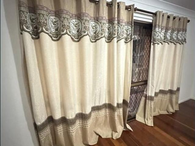 STUDENT SHARE ACCOMMODATION 10 Minute Bus Ride to Griffith University 8 Mins walk to Garden City Shopping Centre