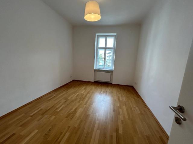 Hochwertig sanierte Wohnung mit 3 Zimmern Nähe FH Joanneum!