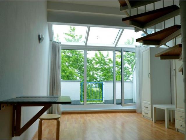 STUDENTEN WOHNMAISONETTE Balkon, Stellplatz, Bus gegenüber, Einkaufen um die Ecke.