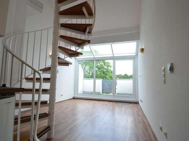 STUDENTEN WOHNMAISONETTE Pantry Küche, Balkon, Stellplatz, Bus gegenüber, Einkaufen um die Ecke.