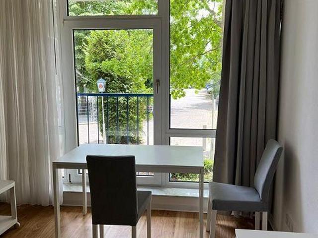 Studenten/Berufstätige 1 Zimmer Apt. möbliert mit Stellplatz Bus gegenüber / Einkaufen ums Eck