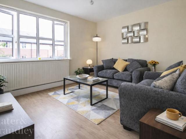 STUDENTS * £100PPPW EXCLUSIVE OF. 4 bed flat to rent £1,907 pcm £440 pw